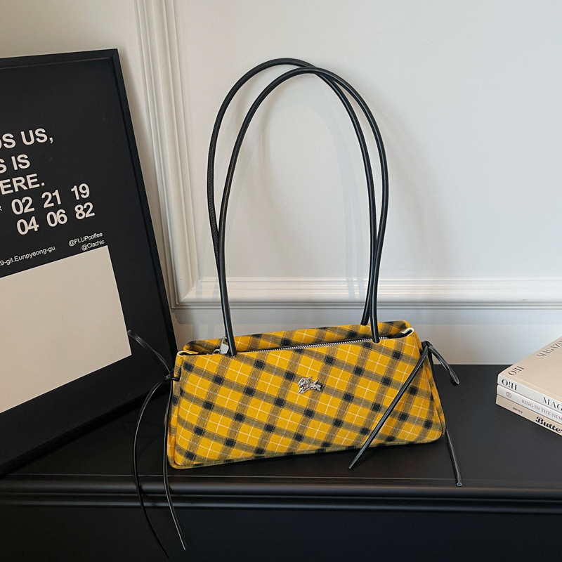 Luxury Bags That Are Affordable - Modne torebki z mikrofibry w paski