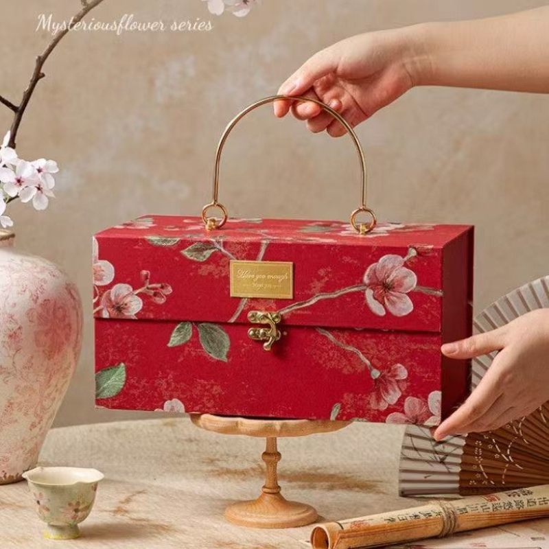 Luxury Bags List - Grube, wielokolorowe metalowe pudełka prezentowe do