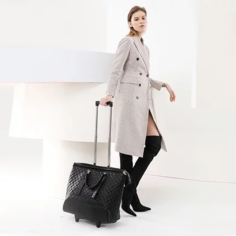 Super modna walizka na kółkach – Luxury Bags Consignment recenzja i cena