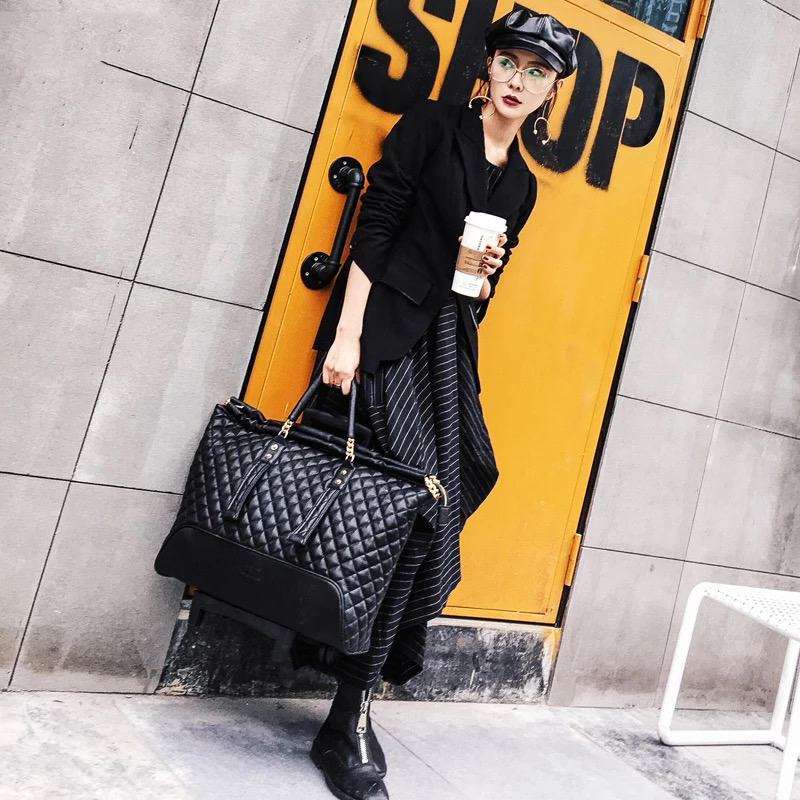Super modna walizka na kółkach – Luxury Bags Consignment recenzja i cena