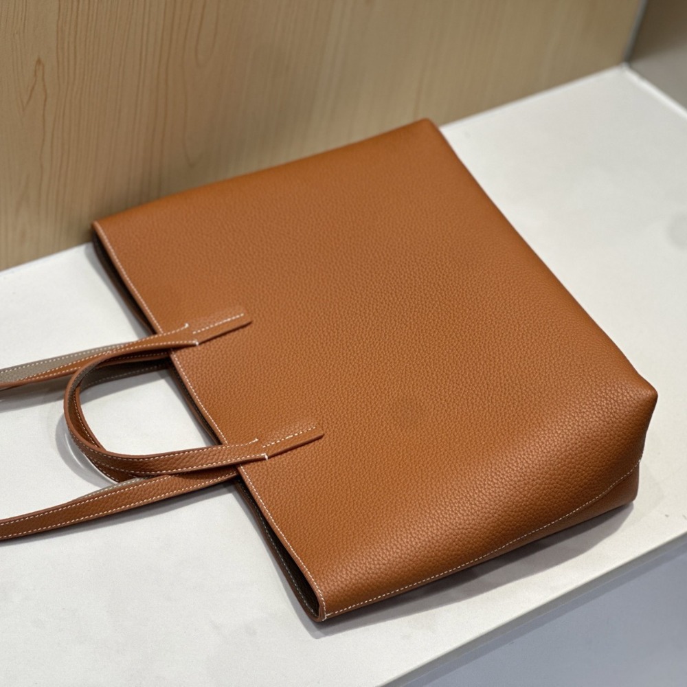 Wewnątrz i na zewnątrz kontras – Quiet Luxury Bags Tote recenzja i cena