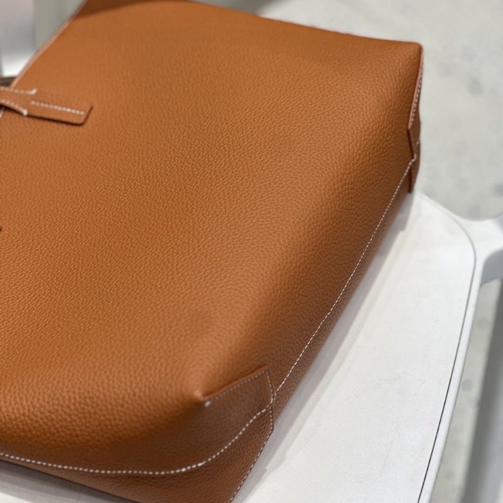 Wewnątrz i na zewnątrz kontras – Quiet Luxury Bags Tote recenzja i cena