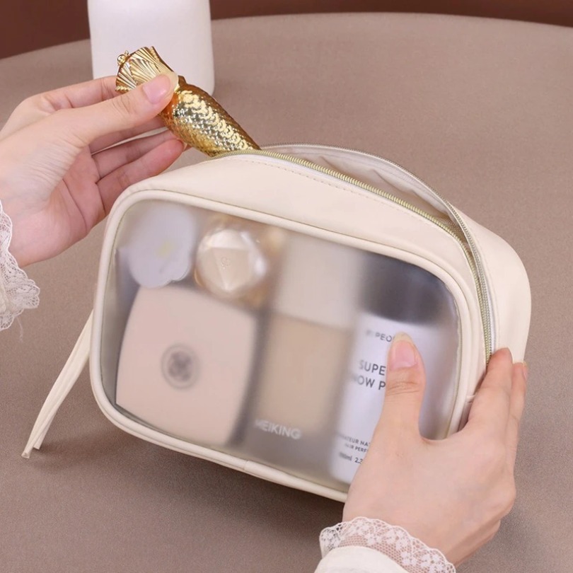 Półprzezroczysty luksusowy zes – Luxury Bags Consignment recenzja i cena