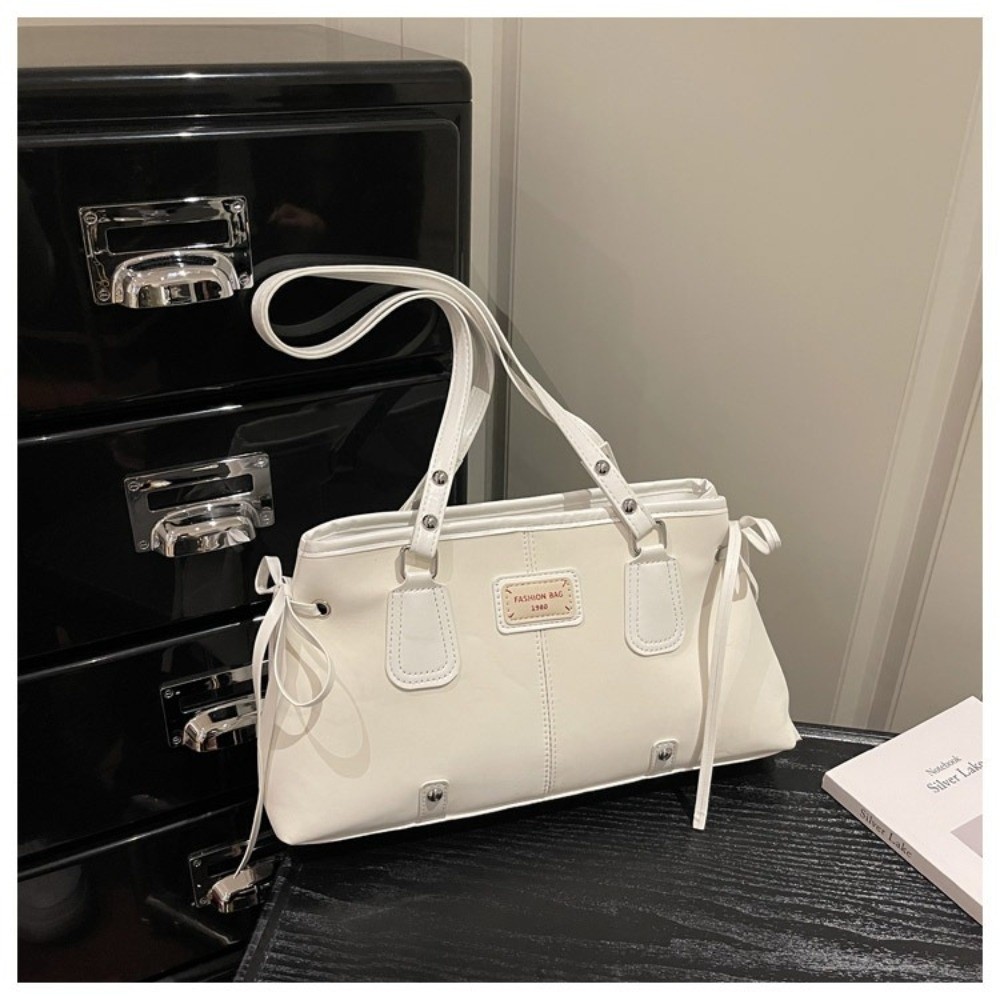Minimalistyczna torba typu tot – Structured Handbag Top Handle recenzja i cena