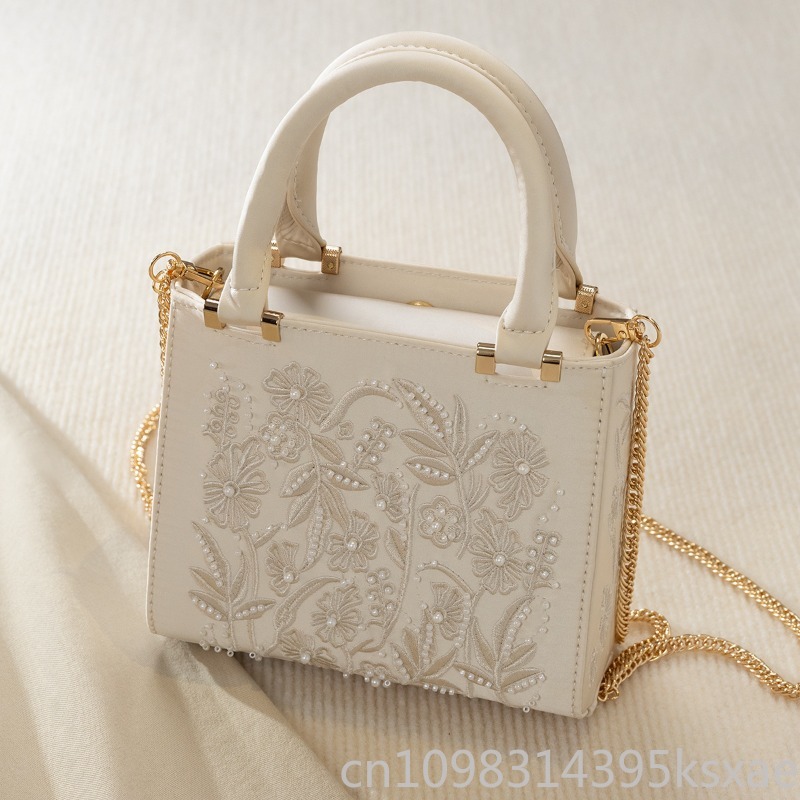 Haftowana torebka z perłami, e – Structured Handbag Top Handle recenzja i cena